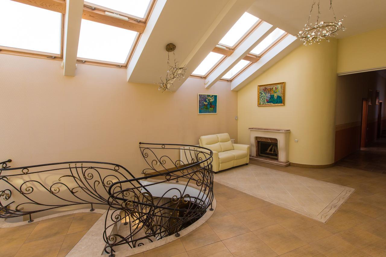 10 Rooms Lviv Luaran gambar